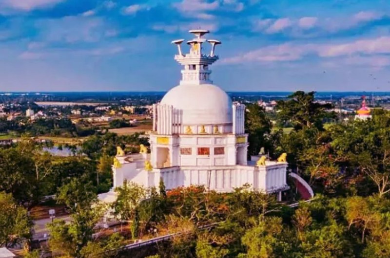 Dhauli Shanti Stupa – Symbol of Peace with Affordable Stays Nearby